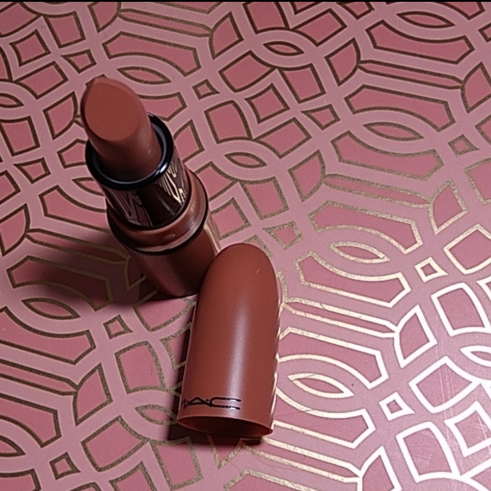 MAC lipstick BNIB